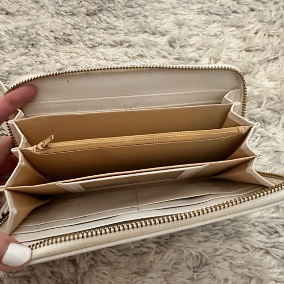 Tory Burch white wallet - Picture 3 of 3